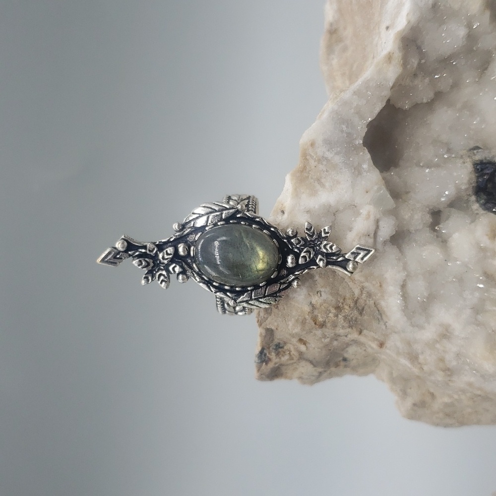 Labradorite Ring - Picture 5 of 5